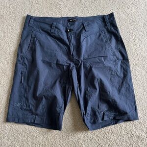Arc’teryx Men’s Parapet Shorts Navy Size 36